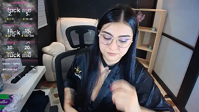 Snapshot of TifanyWhite_ chatting on January 5, 2025, 2:27 am TifanyWhite online show from January 5, 2025, 2:27 am