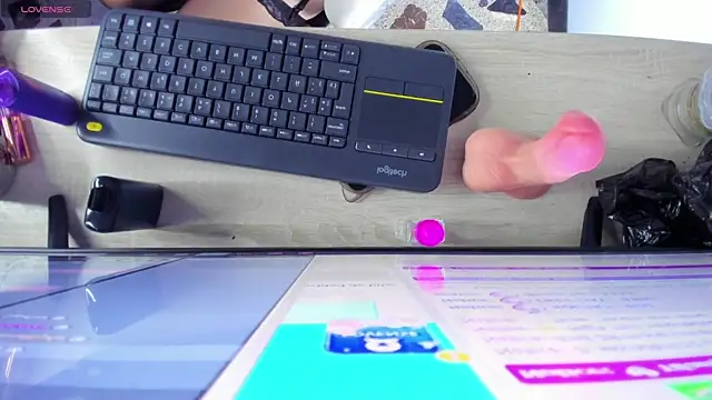 Snapshot of TifanyWhite_ chatting on January 28, 2025, 3:15 am TifanyWhite online show from January 28, 2025, 3:15 am