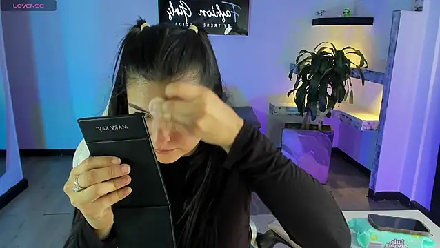 Snapshot of TifanyWhite_ chatting on February 10, 2025, 8:21 pm TifanyWhite online show from February 10, 2025, 8:21 pm