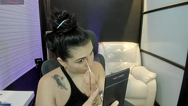 Snapshot of TifanyWhite_ chatting on March 13, 2025, 8:43 pm TifanyWhite online show from March 13, 2025, 8:43 pm