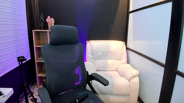 Snapshot of TifanyWhite_ chatting on March 13, 2025, 11:49 pm TifanyWhite online show from March 13, 2025, 11:49 pm