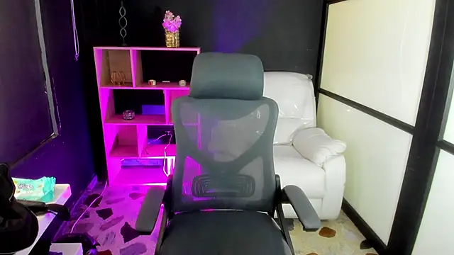 Snapshot of TifanyWhite_ chatting on March 15, 2025, 8:10 pm TifanyWhite online show from March 15, 2025, 8:10 pm