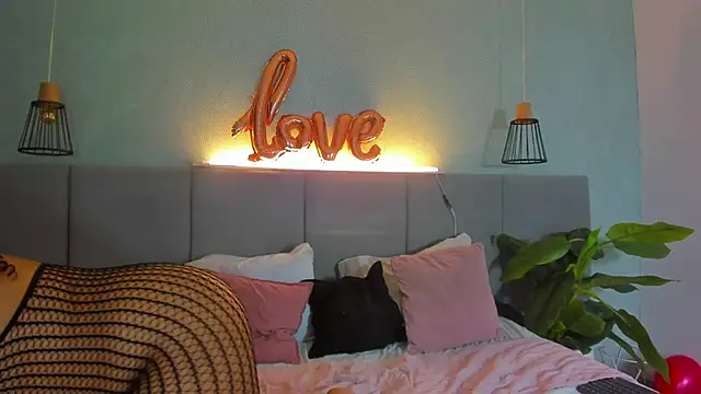 Annie-Wolf online show from February 15, 2025, 8:54 pm