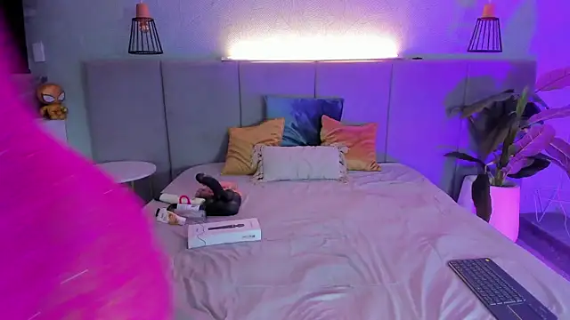 Annie-Wolf online show from March 13, 2025, 8:43 pm