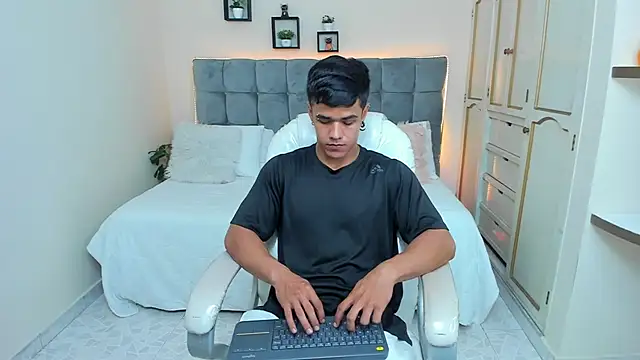 Rob saenz  online show from February 25, 2025, 1:28 pm