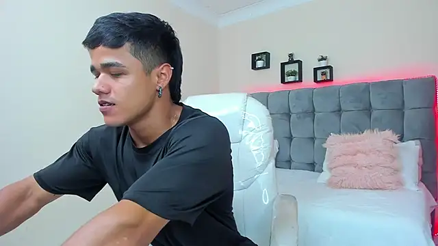 Rob saenz  online show from February 26, 2025, 7:49 pm