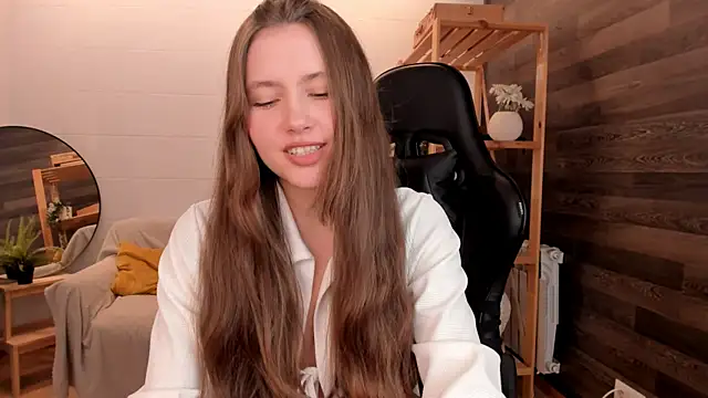 MaryannSoftt online show from October 9, 2025, 3:32 pm