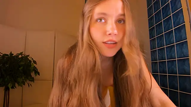 MaryannSoftt online show from October 18, 2025, 3:35 pm