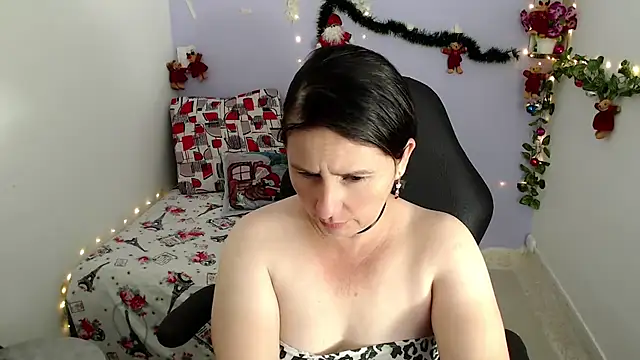 Snapshot of victoria_jones chatting on January 2, 2025, 4:02 pm victoria jones online show from January 2, 2025, 4:02 pm