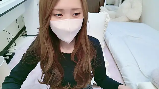 Snapshot of -SHINON- chatting on January 12, 2025, 2:30 pm -SHINON- online show from January 12, 2025, 2:30 pm
