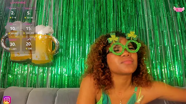 Snapshot of Isabellsmmith chatting on March 4, 2025, 3:44 am Isabellsmmith online show from March 4, 2025, 3:44 am