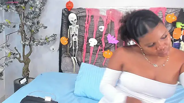 Snapshot of Isabellsmmith chatting on October 18, 2025, 7:47 pm Isabellsmmith online show from October 18, 2025, 7:47 pm