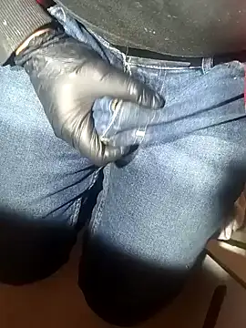 Snapshot of franko1987 chatting on December 19, 2024, 6:23 am franko1987 online show from December 19, 2024, 6:23 am