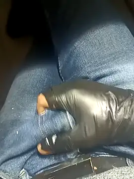 Snapshot of franko1987 chatting on January 4, 2025, 12:27 pm franko1987 online show from January 4, 2025, 12:27 pm