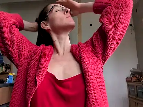 Snapshot of Milky_hairy_mommy chatting on February 13, 2025, 7:35 am Milky hairy mommy online show from February 13, 2025, 7:35 am