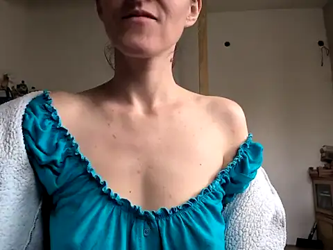 Snapshot of Milky_hairy_mommy chatting on March 11, 2025, 10:07 am Milky hairy mommy online show from March 11, 2025, 10:07 am