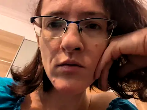 Snapshot of Milky_hairy_mommy chatting on October 7, 2025, 8:11 am Milky hairy mommy online show from October 7, 2025, 8:11 am