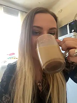 Snapshot of OlgaBuzzz chatting on March 12, 2025, 6:40 am OlgaBuzzz online show from March 12, 2025, 6:40 am