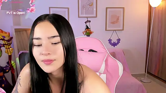 Veronica isaza   online show from October 21, 2025, 1:45 pm