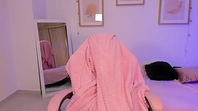 Veronica isaza   online show from November 21, 2025, 12:15 pm