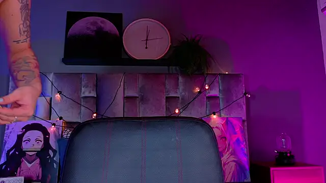 AmbarHills 1 online show from November 14, 2025, 11:42 am