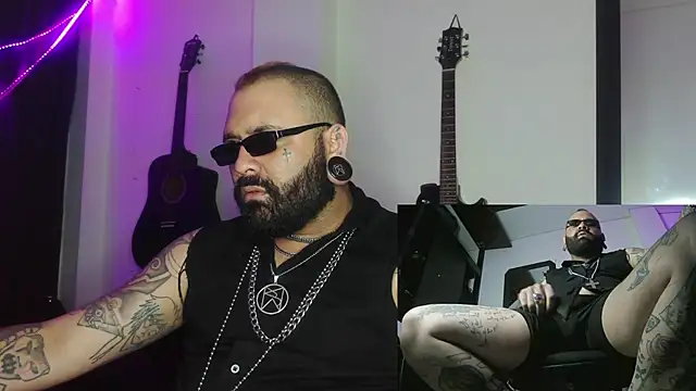 Snapshot of darkclothes chatting on December 27, 2024, 8:24 am darkclothes online show from December 27, 2024, 8:24 am