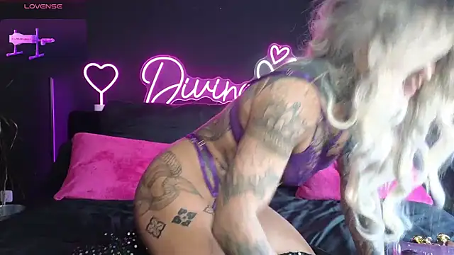 Divina X  online show from March 6, 2025, 7:57 am