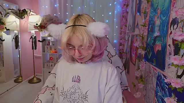 Coconut Mia online show from October 24, 2025, 9:44 pm