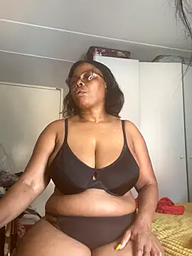 Snapshot of Nomthie chatting on October 23, 2025, 1:21 pm Nomthie online show from October 23, 2025, 1:21 pm