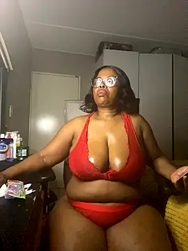 Snapshot of Nomthie chatting on October 25, 2025, 10:37 pm Nomthie online show from October 25, 2025, 10:37 pm