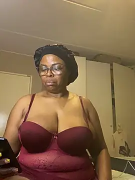 Snapshot of Nomthie chatting on October 26, 2025, 9:21 pm Nomthie online show from October 26, 2025, 9:21 pm