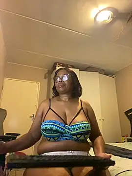 Snapshot of Nomthie chatting on October 28, 2025, 11:29 pm Nomthie online show from October 28, 2025, 11:29 pm