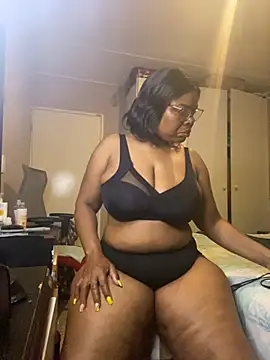 Snapshot of Nomthie chatting on October 31, 2025, 2:34 am Nomthie online show from October 31, 2025, 2:34 am