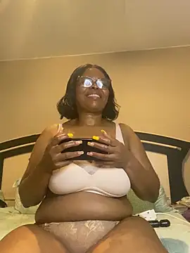 Snapshot of Nomthie chatting on November 4, 2025, 9:47 pm Nomthie online show from November 4, 2025, 9:47 pm