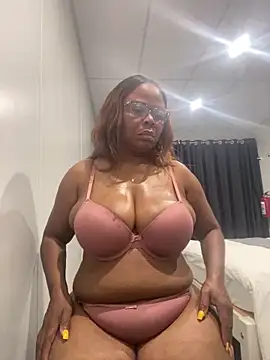 Snapshot of Nomthie chatting on November 9, 2025, 8:29 pm Nomthie online show from November 9, 2025, 8:29 pm