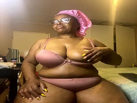 Snapshot of Nomthie chatting on November 12, 2025, 2:34 am Nomthie online show from November 12, 2025, 2:34 am