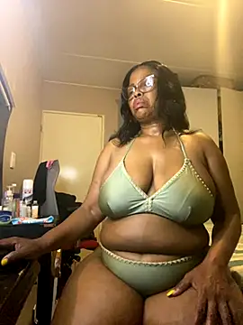 Snapshot of Nomthie chatting on November 20, 2025, 8:52 pm Nomthie online show from November 20, 2025, 8:52 pm