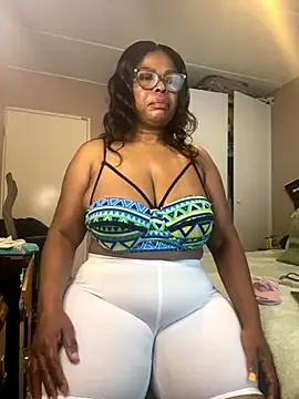 Snapshot of Nomthie chatting on November 29, 2025, 4:15 am Nomthie online show from November 29, 2025, 4:15 am