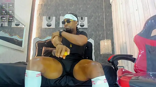 Snapshot of RicoBrown777_ chatting on January 30, 2025, 3:33 am RicoBrown777 online show from January 30, 2025, 3:33 am