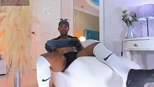 Snapshot of RicoBrown777_ chatting on September 25, 2025, 4:27 am RicoBrown777 online show from September 25, 2025, 4:27 am