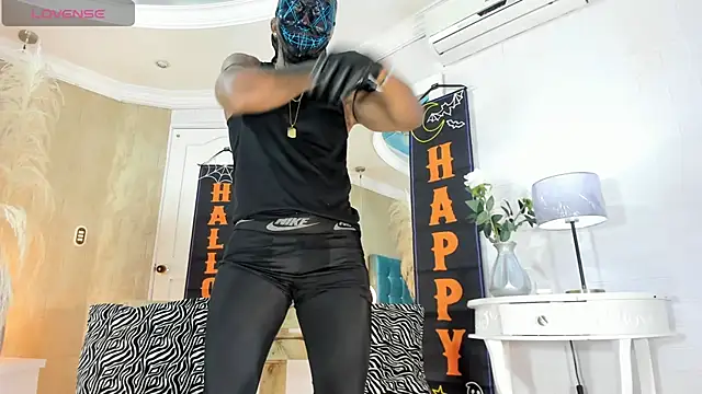 Snapshot of RicoBrown777_ chatting on October 7, 2025, 4:42 am RicoBrown777 online show from October 7, 2025, 4:42 am