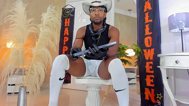 Snapshot of RicoBrown777_ chatting on October 30, 2025, 4:14 am RicoBrown777 online show from October 30, 2025, 4:14 am