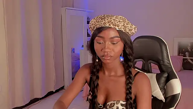 Snapshot of SavannahWildee chatting on December 5, 2024, 8:55 pm SavannahWildee online show from December 5, 2024, 8:55 pm