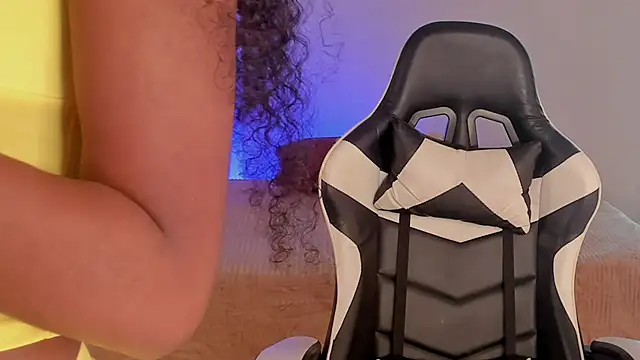 Snapshot of SavannahWildee chatting on January 10, 2025, 2:13 pm SavannahWildee online show from January 10, 2025, 2:13 pm