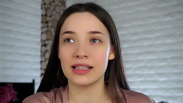 Snapshot of LowOncoming chatting on January 22, 2025, 1:20 am LowOncoming online show from January 22, 2025, 1:20 am