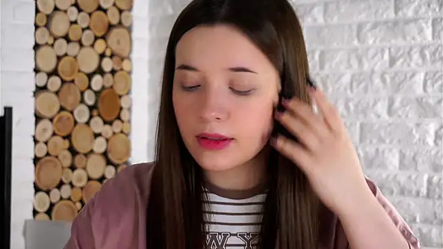 Snapshot of LowOncoming chatting on September 20, 2025, 1:39 am LowOncoming online show from September 20, 2025, 1:39 am