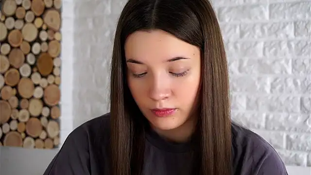 Snapshot of LowOncoming chatting on September 22, 2025, 1:51 am LowOncoming online show from September 22, 2025, 1:51 am