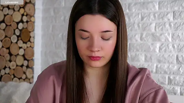 Snapshot of LowOncoming chatting on October 2, 2025, 1:23 am LowOncoming online show from October 2, 2025, 1:23 am