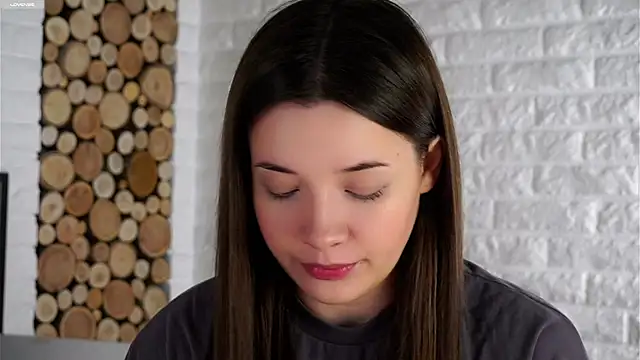 Snapshot of LowOncoming chatting on October 14, 2025, 1:39 am LowOncoming online show from October 14, 2025, 1:39 am