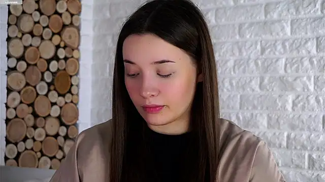 Snapshot of LowOncoming chatting on October 19, 2025, 3:18 am LowOncoming online show from October 19, 2025, 3:18 am